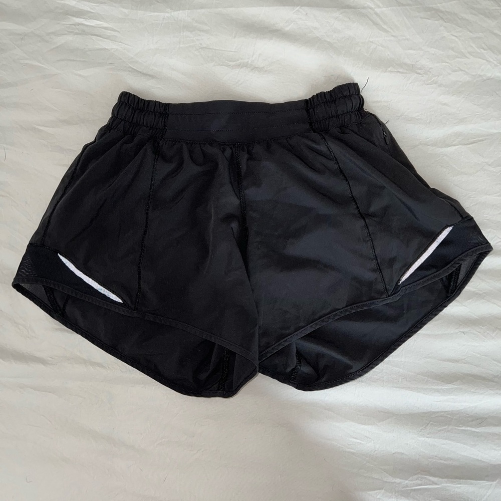 size 4, lululemon hotty hot shorts 4”